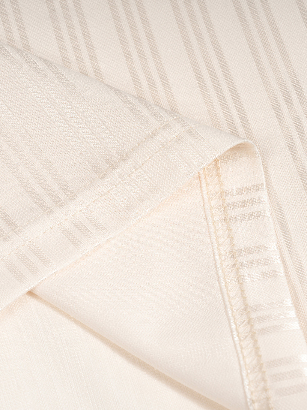 ‘HW’ Contrast Stripes Polo Collar T-Shirt