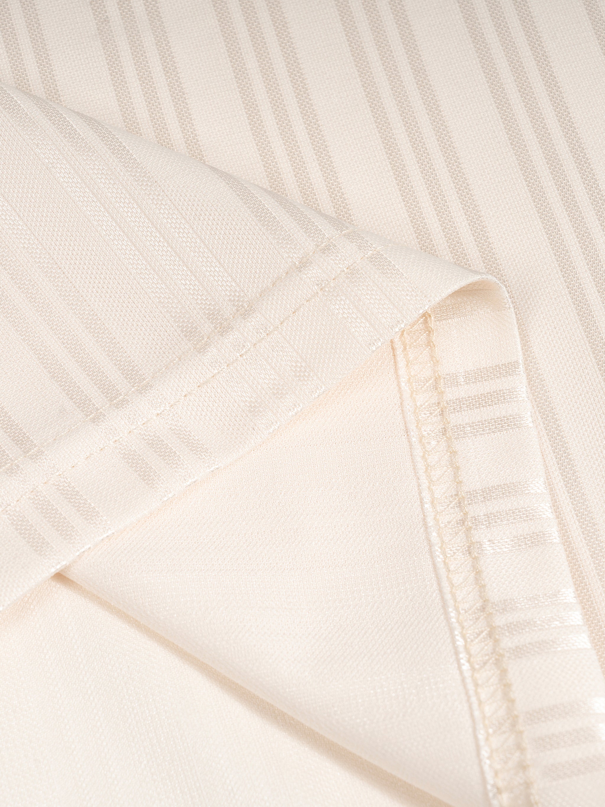‘HW’ Contrast Stripes Polo Collar T-Shirt